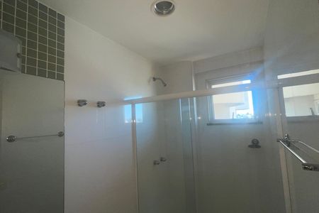 Banheiro de apartamento para alugar com 1 quarto, 32m² em Centro, Duque de Caxias