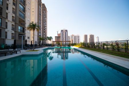Apartamento à venda com 83m², 3 quartos e 2 vagas Apartamento à venda com 83m², 3 quartos e 2 vagasÁrea comum - Piscina