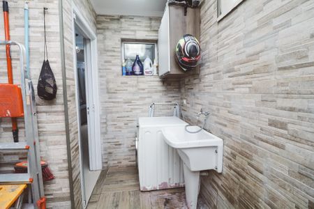 Casa à venda com 73m², 2 quartos e 1 vagaÁrea de Serviço
