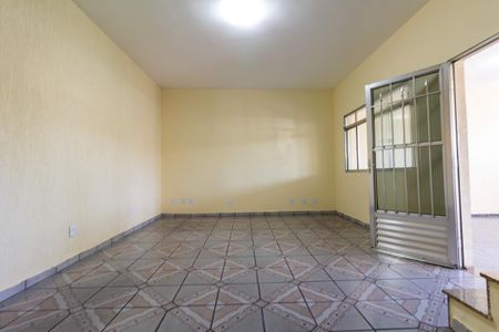 Casa para alugar com 250m², 3 quartos e 2 vagas Casa para alugar com 250m², 3 quartos e 2 vagasSala