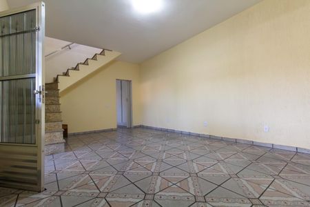 Casa para alugar com 250m², 3 quartos e 2 vagas Casa para alugar com 250m², 3 quartos e 2 vagasSala