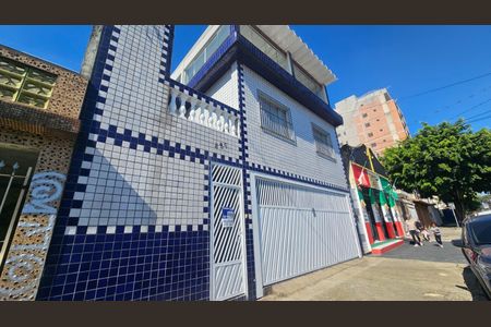 Casa para alugar com 250m², 3 quartos e 2 vagas Casa para alugar com 250m², 3 quartos e 2 vagasFachada