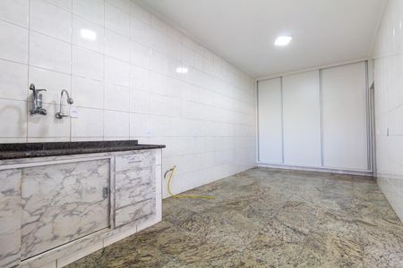 Casa para alugar com 250m², 3 quartos e 2 vagas Casa para alugar com 250m², 3 quartos e 2 vagasCozinha