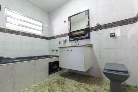 Casa para alugar com 250m², 3 quartos e 2 vagas Casa para alugar com 250m², 3 quartos e 2 vagasBanheiro