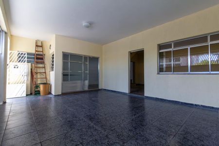 Casa para alugar com 250m², 3 quartos e 2 vagas Casa para alugar com 250m², 3 quartos e 2 vagasGaragem