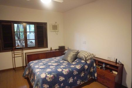 Casa à venda com 327m², 2 quartos e 4 vagasSuíte 1