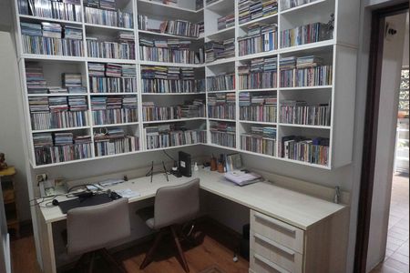 Casa à venda com 327m², 2 quartos e 4 vagasEscritório