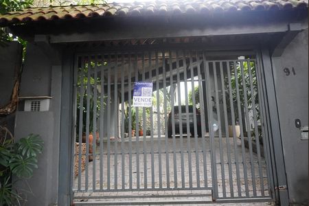 Casa à venda com 327m², 2 quartos e 4 vagasEntrada