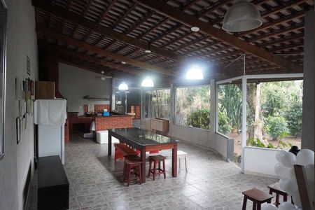 Casa à venda com 327m², 2 quartos e 4 vagasChurrasqueira