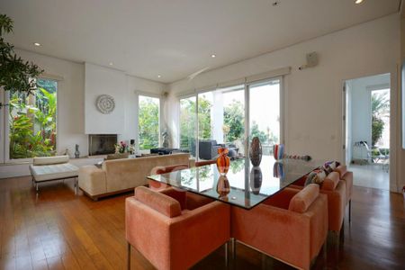Casa à venda com 5 quartos, 700m² em Morumbi, São Paulo