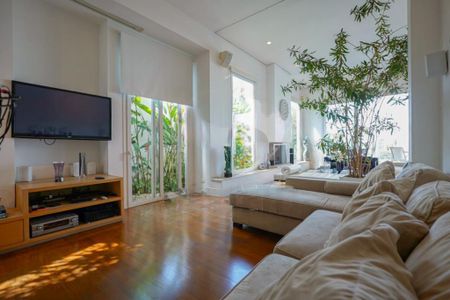 Casa à venda com 700m², 5 quartos e 6 vagas
