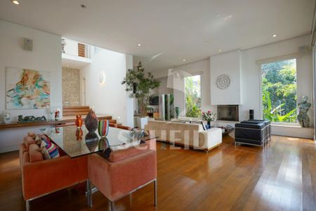 Casa à venda com 5 quartos, 700m² em Morumbi, São Paulo