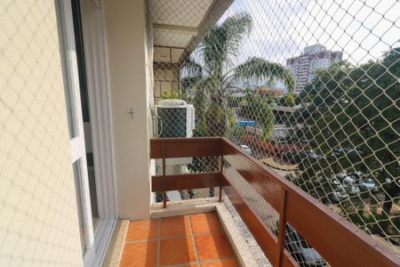 Apartamento para alugar com 101m², 3 quartos e 2 vagas Apartamento para alugar com 101m², 3 quartos e 2 vagasSacada do Quarto 2