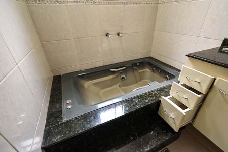 Apartamento à venda com 250m², 3 quartos e 5 vagasBanheiro da Suíte