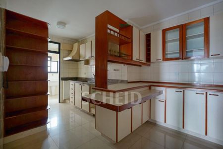 Apartamento à venda com 136m², 4 quartos e 4 vagas
