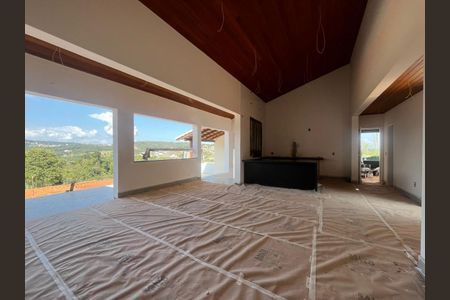 Casa de Condomínio à venda com 3 quartos, 230m² em Casa Branca, Brumadinho