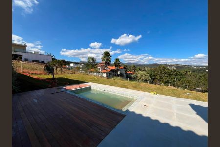 Área externa de casa de condomínio à venda com 3 quartos, 230m² em Casa Branca, Brumadinho