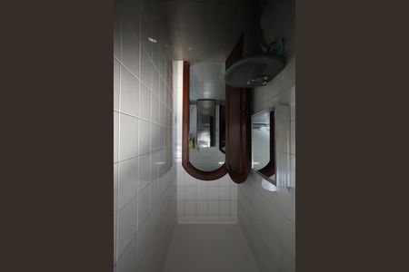 Casa de condomínio para alugar com 853m², 4 quartos e 6 vagasBanheiro de serviço