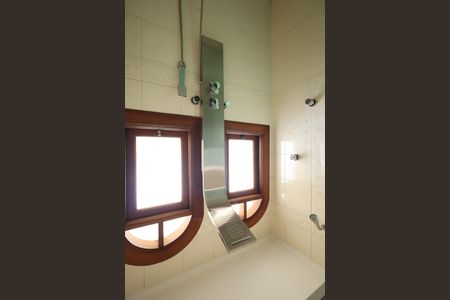 Casa de condomínio para alugar com 853m², 4 quartos e 6 vagasBanheiro da Suíte 3