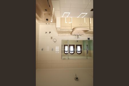Casa de condomínio para alugar com 853m², 4 quartos e 6 vagasBanheiro da Suíte 3