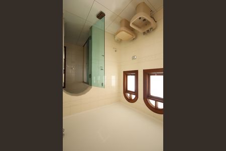 Casa de condomínio para alugar com 853m², 4 quartos e 6 vagasBanheiro da Suíte 3