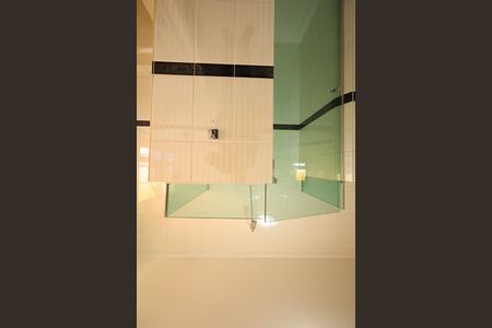 Casa de condomínio para alugar com 853m², 4 quartos e 6 vagasBanheiro da Suíte 2