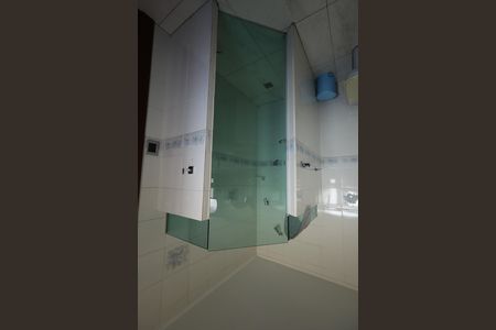 Casa de condomínio para alugar com 853m², 4 quartos e 6 vagasBanheiro da Suíte 4