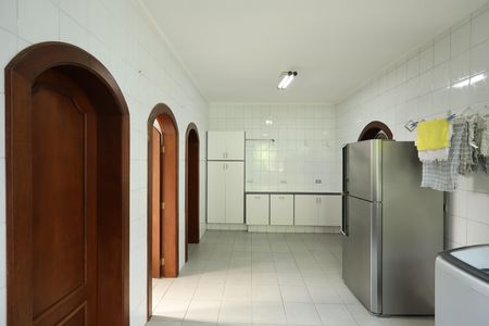 Casa de condomínio para alugar com 853m², 4 quartos e 6 vagasÁrea de Serviço