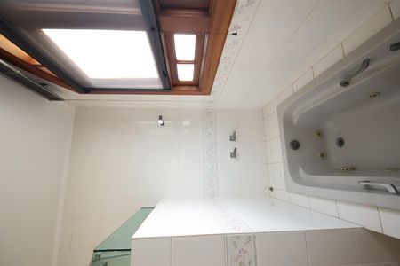 Casa de condomínio para alugar com 853m², 4 quartos e 6 vagasBanheiro da Suíte 1
