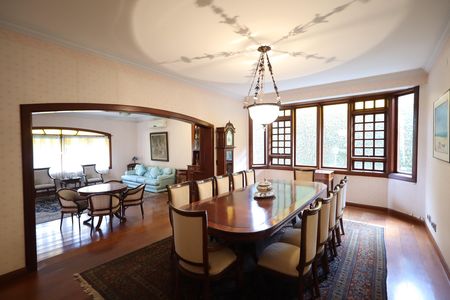 Casa de condomínio para alugar com 853m², 4 quartos e 6 vagasSala de jantar