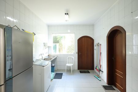 Casa de condomínio para alugar com 853m², 4 quartos e 6 vagasÁrea de Serviço