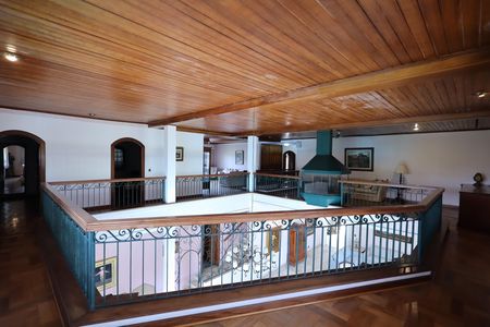 Casa de condomínio para alugar com 853m², 4 quartos e 6 vagasSala mezanino com lareira