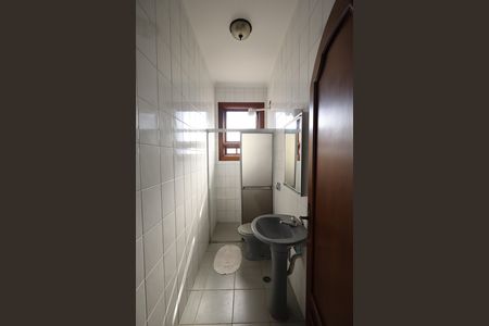 Casa de condomínio para alugar com 853m², 4 quartos e 6 vagasBanheiro de serviço