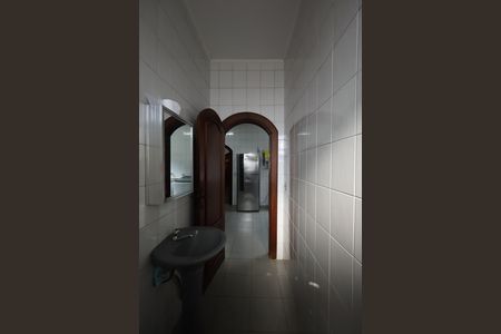 Casa de condomínio para alugar com 853m², 4 quartos e 6 vagasBanheiro de serviço