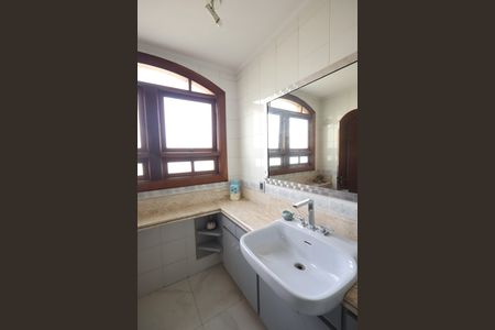 Casa de condomínio para alugar com 853m², 4 quartos e 6 vagasBanheiro da Suíte 4