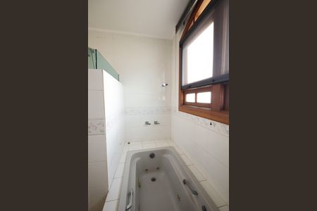 Casa de condomínio para alugar com 853m², 4 quartos e 6 vagasBanheiro da Suíte 1