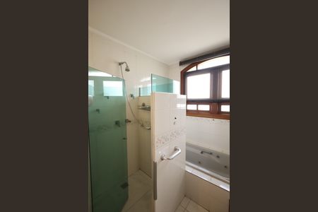 Casa de condomínio para alugar com 853m², 4 quartos e 6 vagasBanheiro da Suíte 1