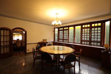 Casa de condomínio para alugar com 853m², 4 quartos e 6 vagasCopa