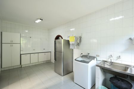 Casa de condomínio para alugar com 853m², 4 quartos e 6 vagasÁrea de Serviço