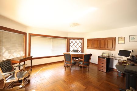 Casa de condomínio para alugar com 853m², 4 quartos e 6 vagasQuarto 5 escritório 