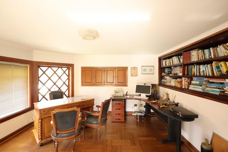 Casa de condomínio para alugar com 853m², 4 quartos e 6 vagasQuarto 5 escritório 