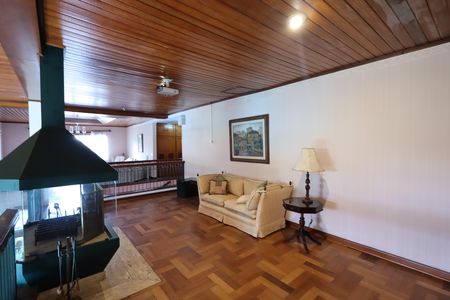 Casa de condomínio para alugar com 853m², 4 quartos e 6 vagasSala mezanino com lareira