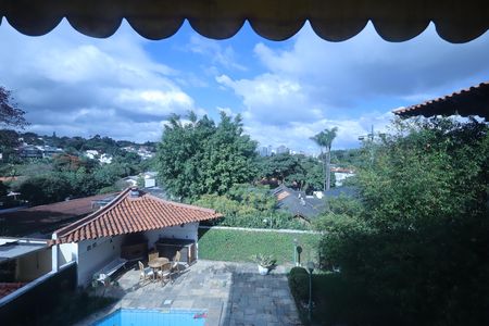 Casa de condomínio para alugar com 853m², 4 quartos e 6 vagasSala mezanino com lareira vista