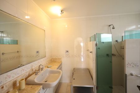 Casa de condomínio para alugar com 853m², 4 quartos e 6 vagasBanheiro da Suíte 1