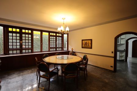 Casa de condomínio para alugar com 853m², 4 quartos e 6 vagasCopa