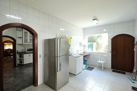 Casa de condomínio para alugar com 853m², 4 quartos e 6 vagasÁrea de Serviço