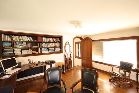 Casa de condomínio para alugar com 853m², 4 quartos e 6 vagasQuarto 5 escritório 