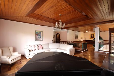 Casa de condomínio para alugar com 853m², 4 quartos e 6 vagasSala de tv