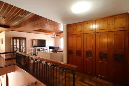 Casa de condomínio para alugar com 853m², 4 quartos e 6 vagasSala de tv