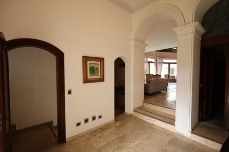 Casa de condomínio para alugar com 853m², 4 quartos e 6 vagasHall de entrada Sala 